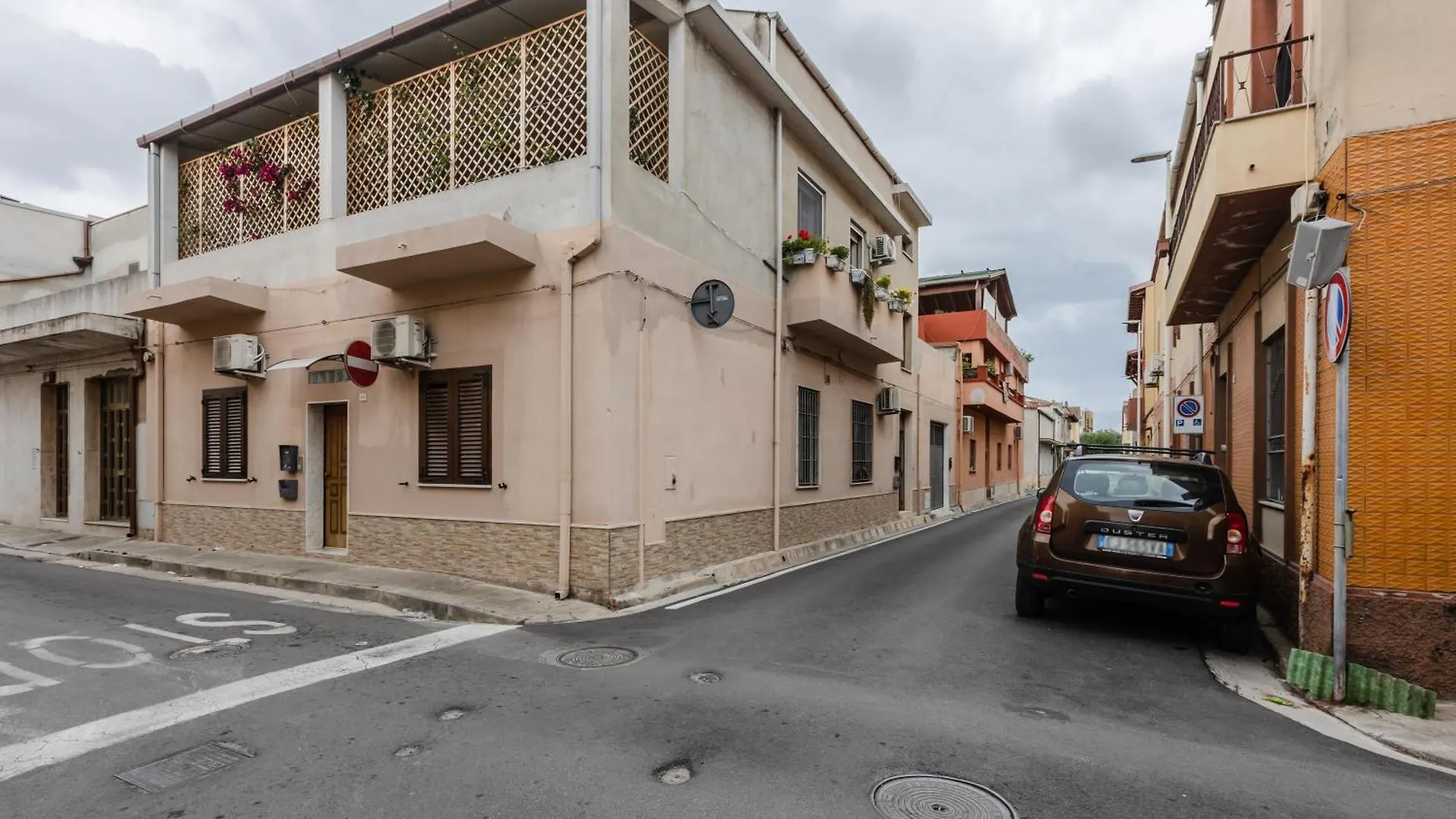 Cagliari Comfy Apartment With Terrace & Netflix! Selargius 0*,  Italia
