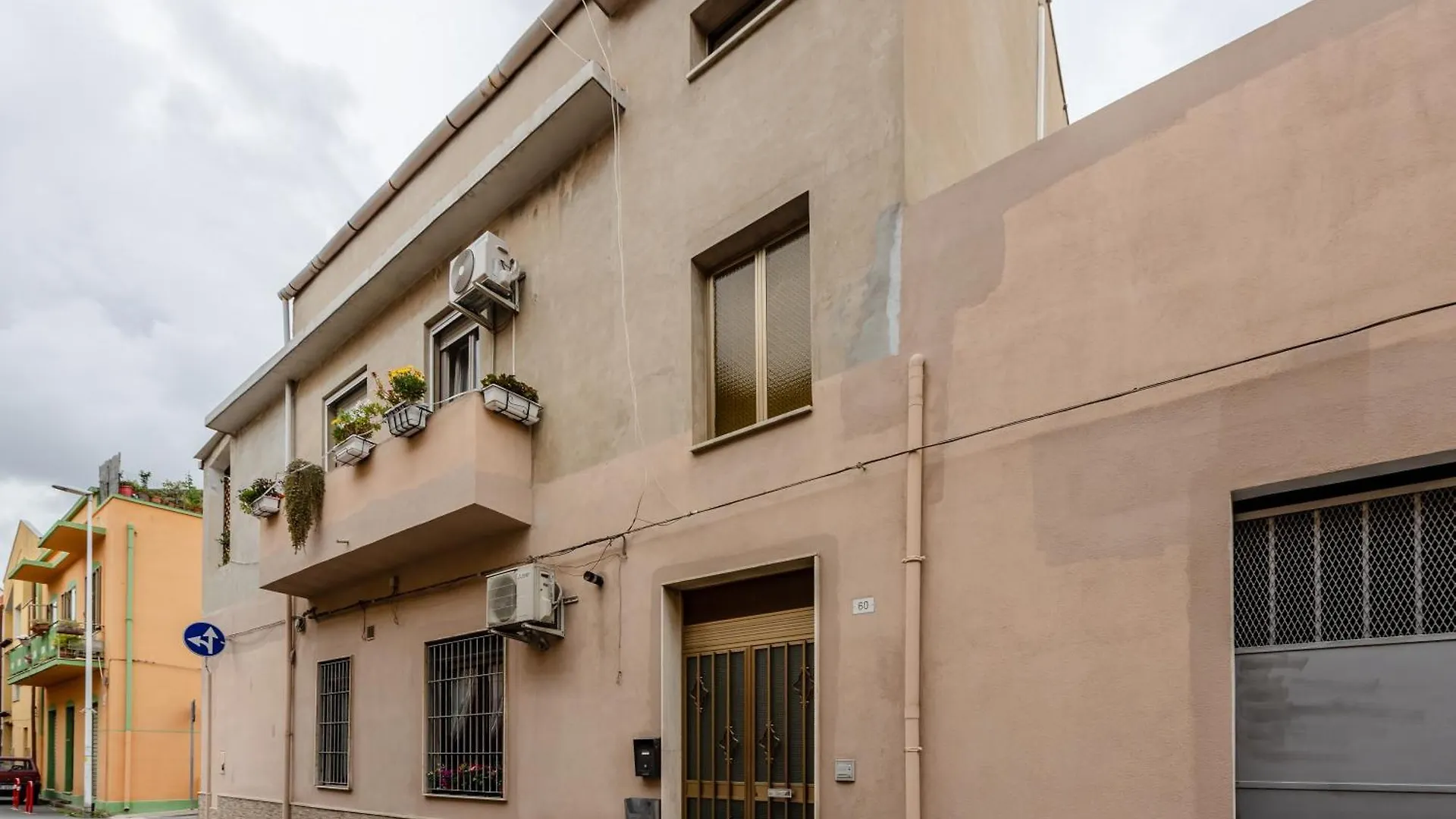 Cagliari Comfy Apartment With Terrace & Netflix! Selargius Italia